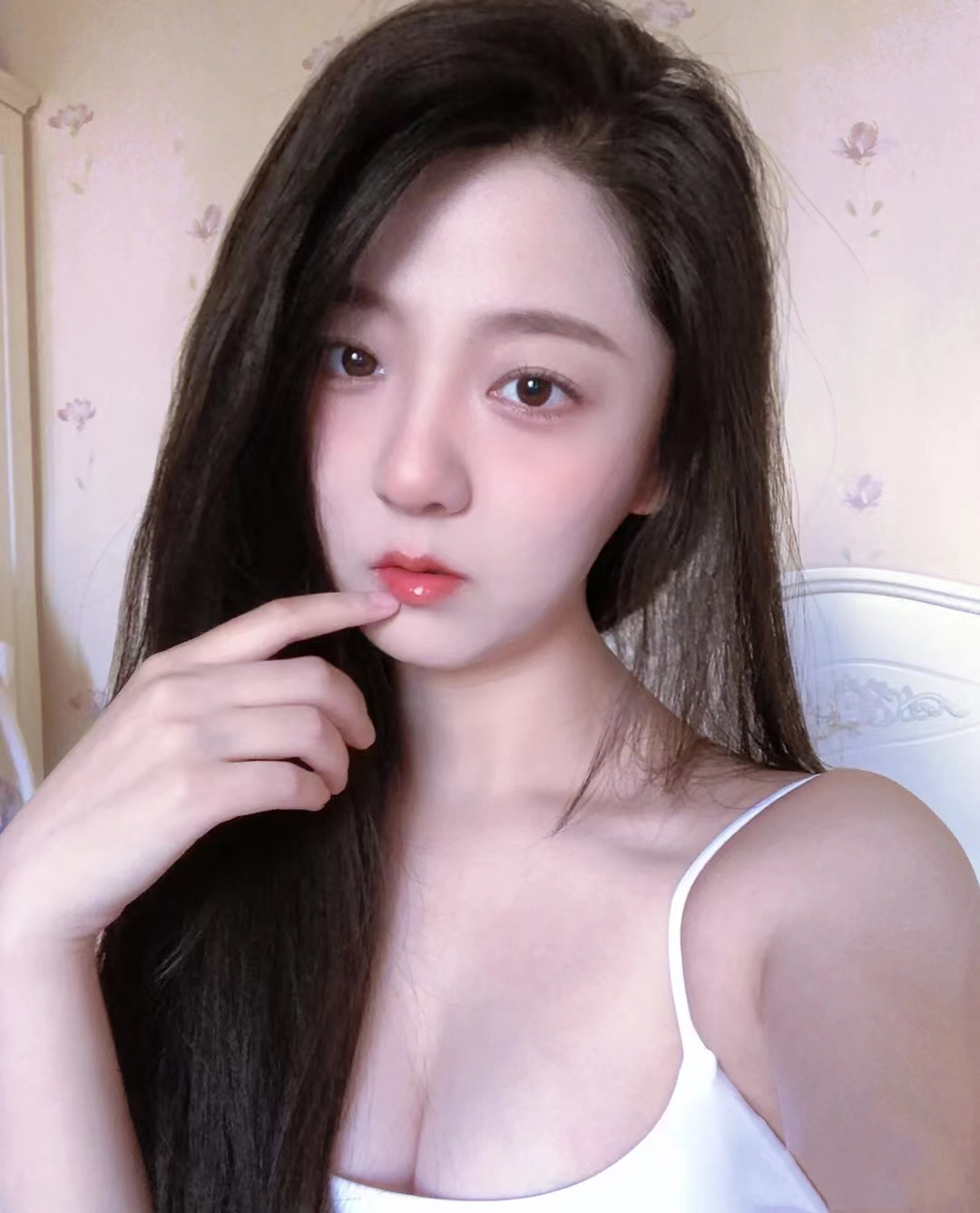 下海不久 极品嫩妹英子